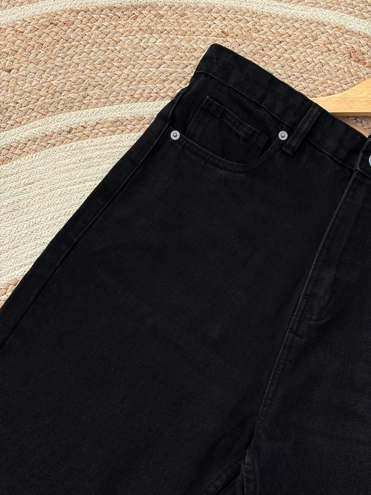 Finipiq 100% Export (Jet black Wash) semi-baggy denim.🍃