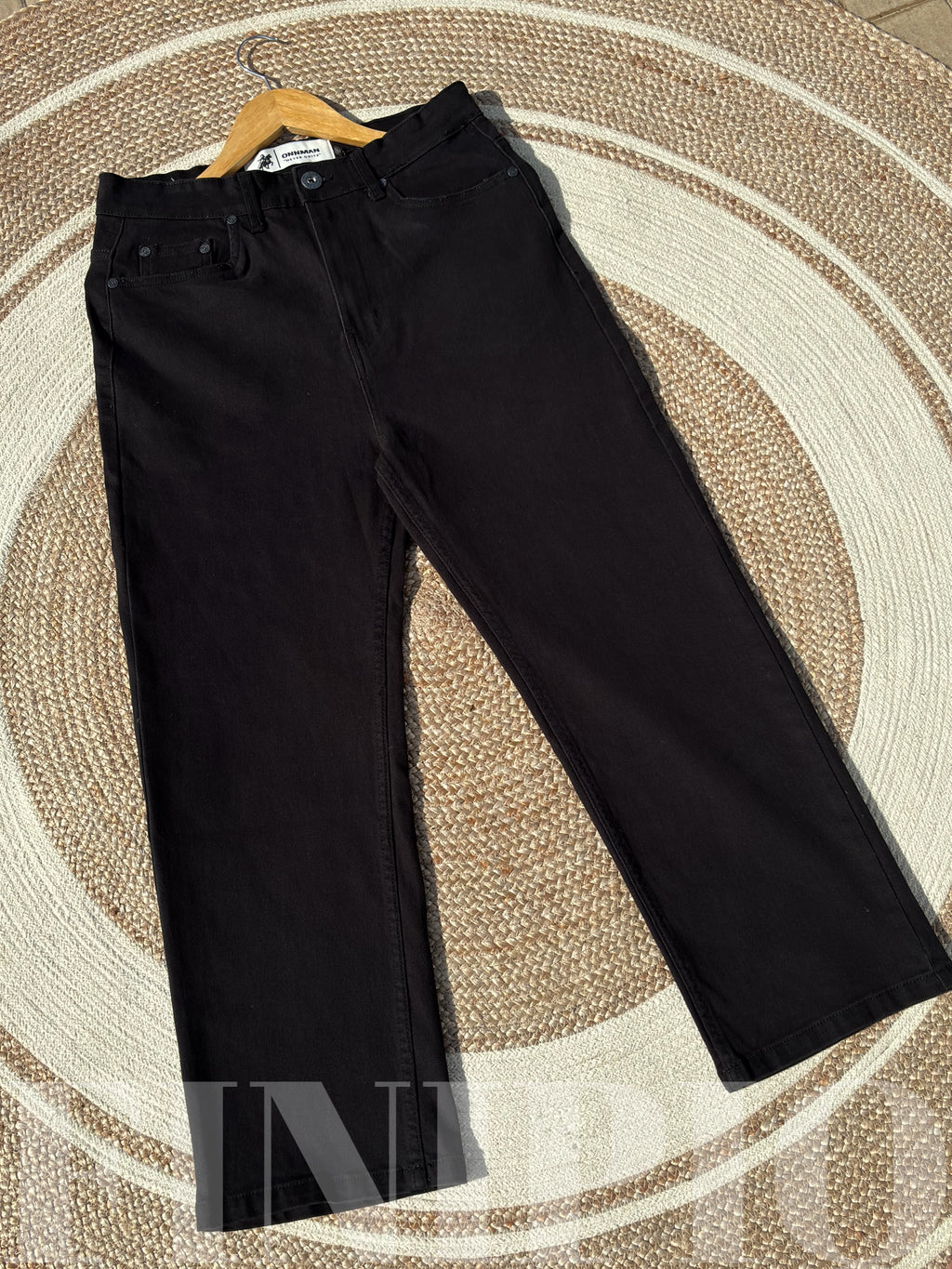 Timeless Finipiq Jet Black semi-baggy denim.🍃