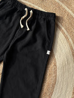 Finipiq 100% Export (Jet black) Korean semi-baggy denim.🍃