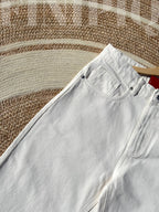 Timeless Finipiq Polar White semi-baggy denim.🍃