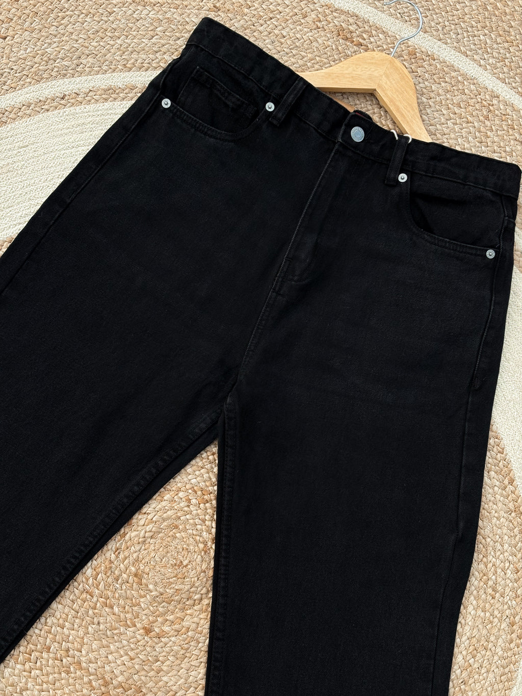 Finipiq 100% Export (Jet black Wash) semi-baggy denim.🍃